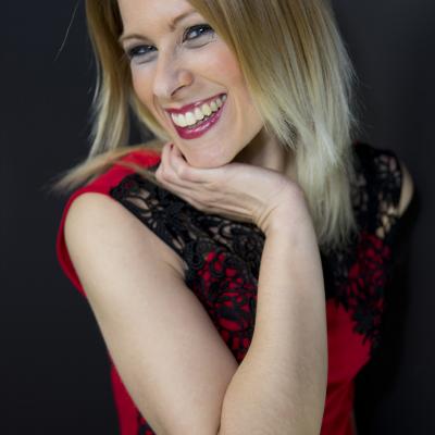 Sesión de fotos: Erzebeth de Rull - Rojo&Negro 8-1