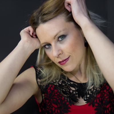 Sesión de fotos: Erzebeth de Rull - Rojo&Negro 1-1