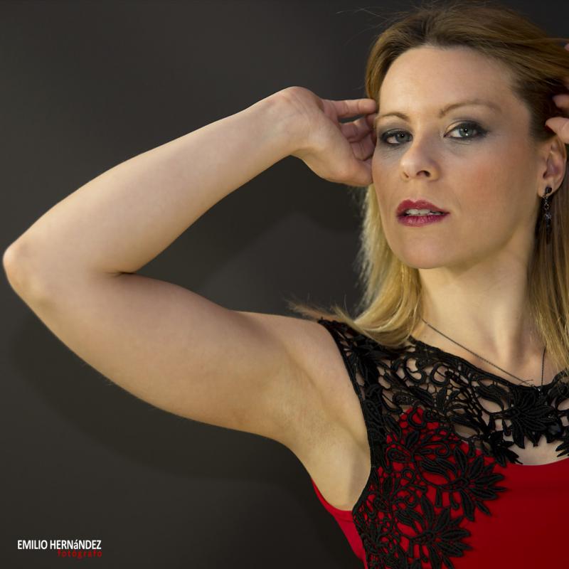 Sesión de fotos: Erzebeth de Rull - Rojo&Negro -12