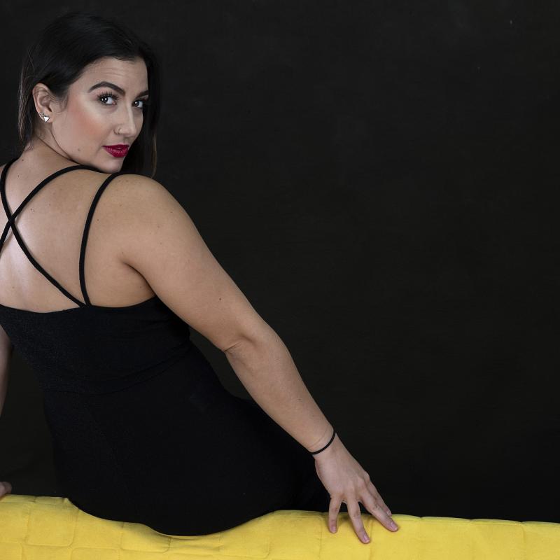 Sesión fotos Oreana Spena: Sofa Amarillo 059