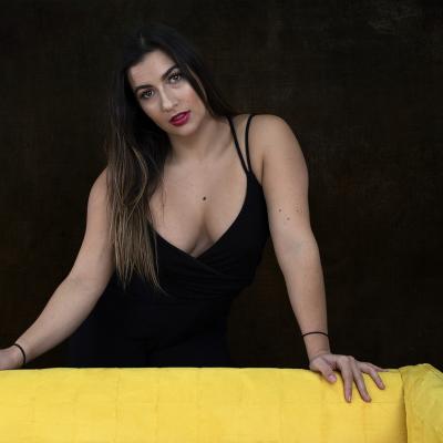 Sesión fotos Oreana Spena: Sofa Amarillo 060