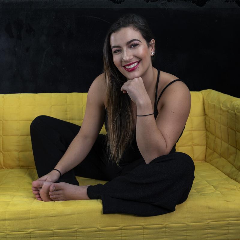 Sesión fotos Oreana Spena: Sofa Amarillo 066