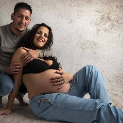 Fotografía de estudio de embarazada