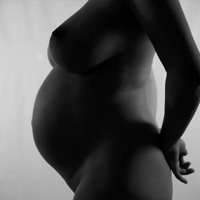 Fotografía de estudio de embarazada